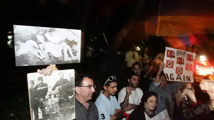 הפגנה מול בית שגריר טורקיה במחאה על השואה הארמנית - אוקטובר 2009