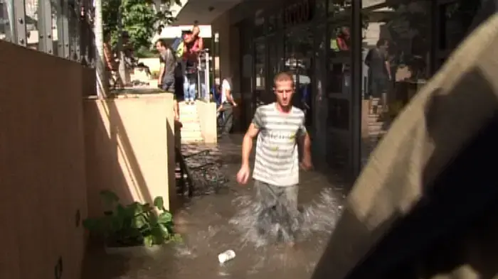 צינור התפוצץ וגרם להצפה