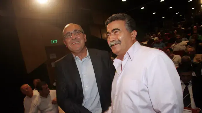 חברי מפלגת העבודה חברי הכנסת עמיר פרץ, איתן כבל, יולי  תמיר ואופיר פינס מקיימים לראשונה כנס ציבורי של "הבמה הדמוקרטית" בבית ציוני אמריקה נובמבר 2009  