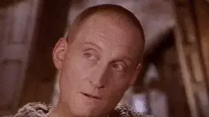 צ'ארלס דאנס ב"הנוסע השמיני 3"