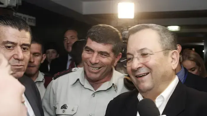 אהוד ברק גבי אשכנזי וחיים סבן בערב מלגות לחיילים נובמבר 2009