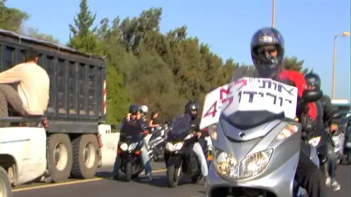 אלפי אופנוענים חסמו את הכבישים