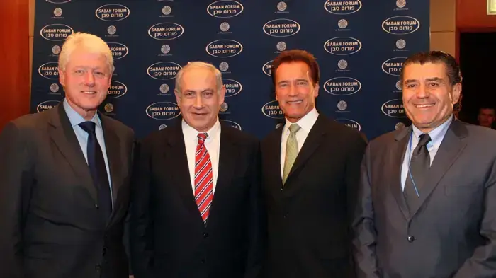 ראש הממשלה בנימין נתניהו , נשיא ארה"ב לשעבר, ביל קלינטון, מושל קליפורניה ארנולד שוורצנגר ואיש העסקים חיים סבן, בפורום סבן שהתקיים בירושלים. ראש הממשלה בנימין נתניהו , נשיא ארה"ב לשעבר, ביל קלינטון, מושל קליפורניה ארנולד שוורצנגר ואיש העסקים חיים סבן, בפורום סבן שהתקיים בירושלים.