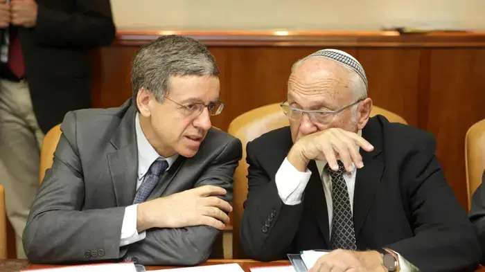 שר המשפטים יעקב נאמן והיועמ"ש מני מזוז בישיבת הממשלה שר המשפטים יעקב נאמן והיועמ"ש מני מזוז בישיבת הממשלה