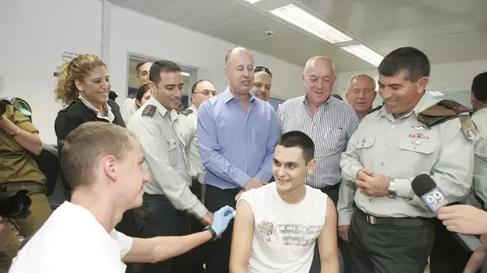 גבי אשכנזי ומתגייס בגיוס נובמבר 2009