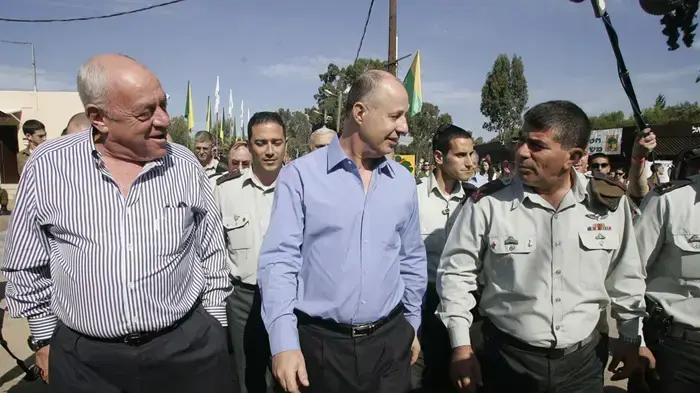 גבי אשכנזי צחי הנגבי רוני בר און בבקום גיוס נובמבר 2009