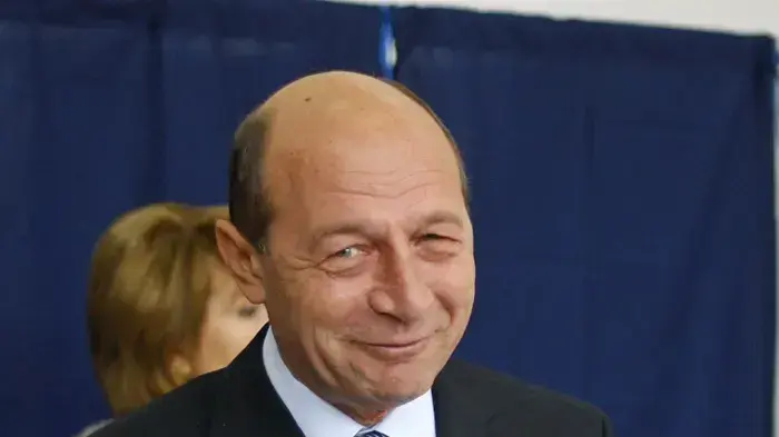 טראיין באששקו מצביע נשיא רומניה 