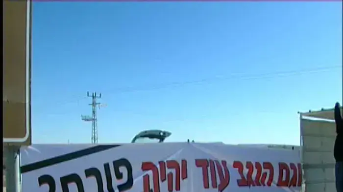 פעילי תנועת רגבים מוחים נגד בנייה בדואית לא חוקית