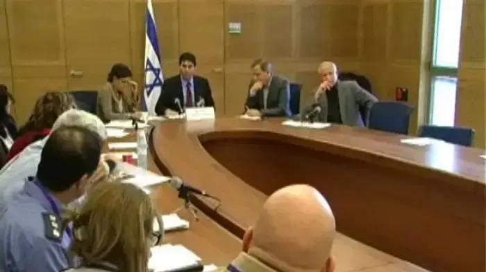 מקומם של ילדי העובדים הזרים אינו בכלא