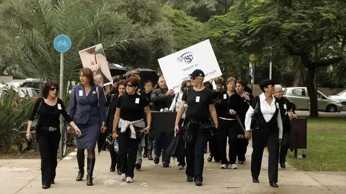 היום הבינלאומי למאבק באלימות נגד נשים.ויצו עורכת בתל אביב צעדת ארונות קבורה של נשות ויצו ועצרת גדולה ברחבת הסינמטק. היום הבינלאומי למאבק באלימות נגד נשים.ויצו עורכת בתל אביב צעדת ארונות קבורה של נשות ויצו ועצרת גדולה ברחבת הסינמטק.
