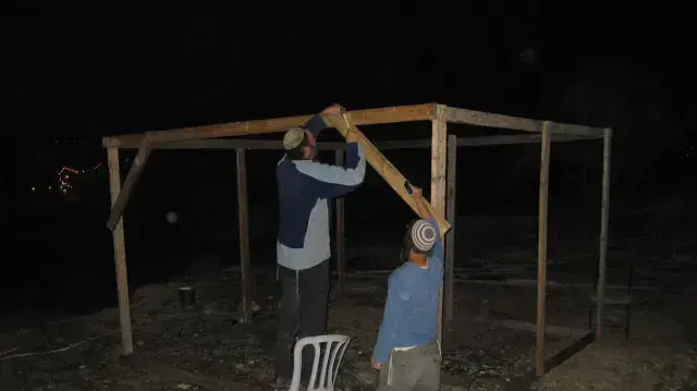 מתנחלים מקימים מבנים חדשים בשבות עמי