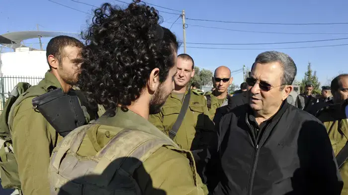 שר הביטחון, אהוד ברק, היום באוגדת איו"ש, 1.12.09 שר הביטחון, אהוד ברק, היום באוגדת איו"ש, 1.12.09