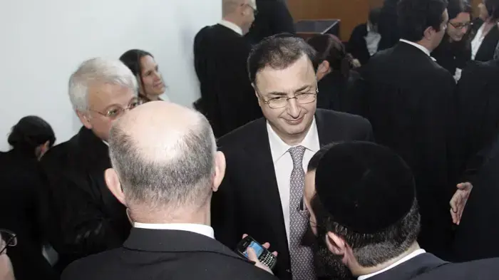 לב לבייב ביציאה מבית המשפט בתל אביב אחרי דיון בנושא אפריקה ישראל לב לבייב ביציאה מבית המשפט בתל אביב אחרי דיון בנושא אפריקה ישראל