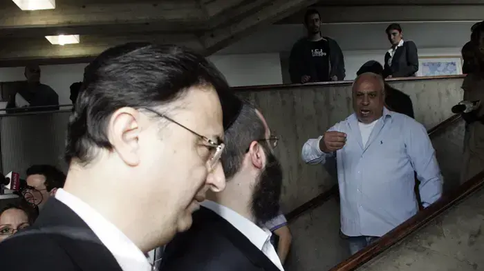 לב לבייב ביציאה מבית המשפט בתל אביב אחרי דיון בנושא אפריקה ישראל לב לבייב ביציאה מבית המשפט בתל אביב אחרי דיון בנושא אפריקה ישראל