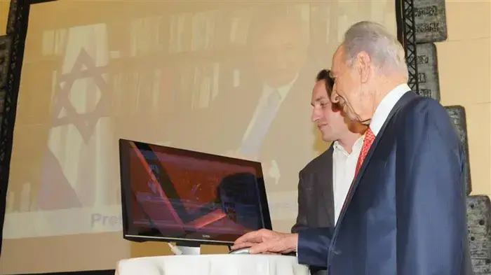 שמעון פרס השיק עמוד ביו טיוב דצמבר 2009