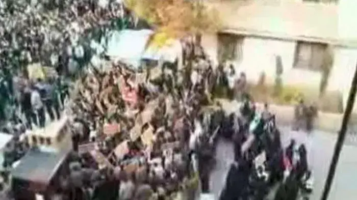 הסטודנטים באירן נגד משמרות המהפכה הסטודנטים באירן נגד משמרות המהפכה