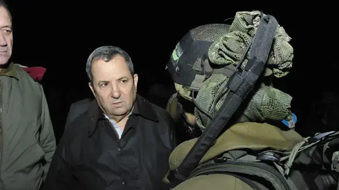 תמונות שר הביטחון, אהוד ברק, בביקור השבוע בתרגיל חטיבתי של חטיבת הצנחנים, יחד עם ס' הרמטכ"ל, האלוף בני גנץ. תמונות שר הביטחון, אהוד ברק, בביקור השבוע בתרגיל חטיבתי של חטיבת הצנחנים, יחד עם ס' הרמטכ"ל, האלוף בני גנץ.