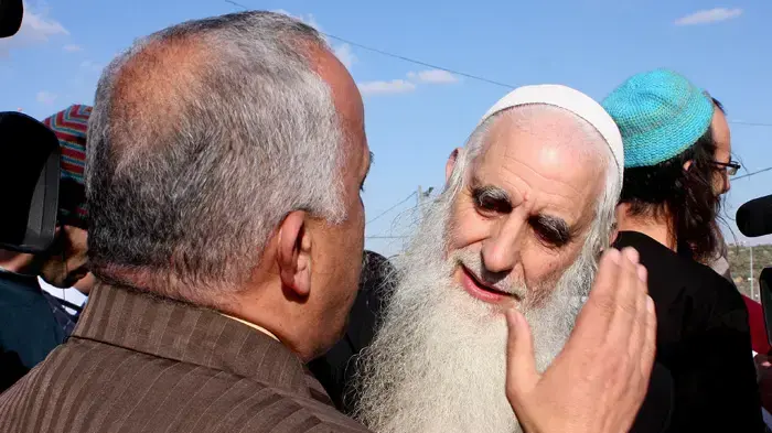 רבנים נפגשו עם נציגי כפר יאסוף בשומרון דצמבר 2009 רבנים נפגשו עם נציגי כפר יאסוף בשומרון דצמבר 2009
