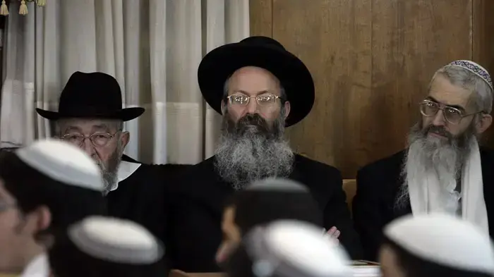 הרב מלמד בשיעור לתלמידיו דצמבר 2009  