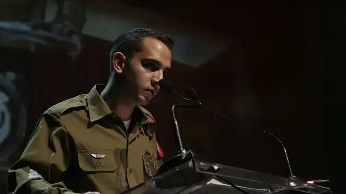 סמ"ר מנחם מגדוד חרוב בטקס הענקת צל"שים דצמבר 2009 סמ"ר מנחם מגדוד חרוב בטקס הענקת צל"שים דצמבר 2009