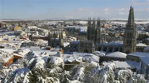 הקתדרלה בבורגוס בספרד לאחר השלג 
