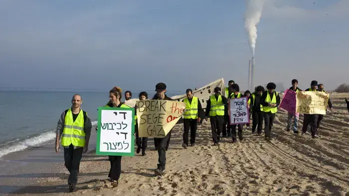 16 מפגינים של אנרכיסטים נגד הגדר נעצרו בניסיון לשבור את המצור על עזה דצמבר 2009 