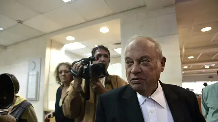 עורך הדין אמנון זכרוני בארכת מעצר לשלמה לחיאני דצמבר 2009 עורך הדין אמנון זכרוני בארכת מעצר לשלמה לחיאני דצמבר 2009