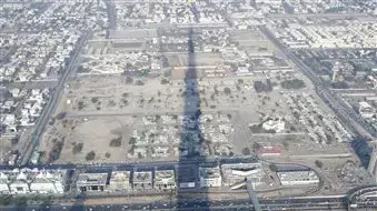 מגדל בורג' דובאי מטיל צל על העיר