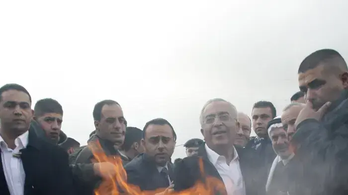 פלסטינים מציתים מוצרים שמיוצרים בהתנחלויות