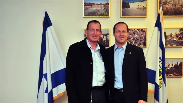 ניר ברקת ורון חולדאי מסיירים בירושלים ינואר 2010 ניר ברקת ורון חולדאי מסיירים בירושלים ינואר 2010