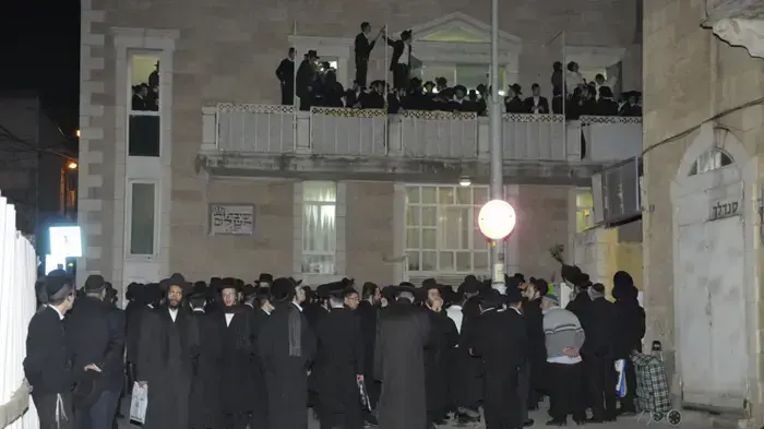 הוצאת דיבוק בישיבת השלום  ינואר 2010 