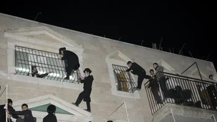 הוצאת דיבוק בישיבת השלום  ינואר 2010 