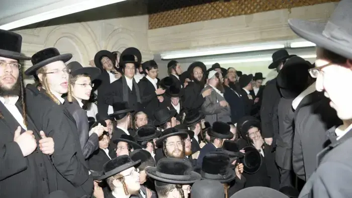 הוצאת דיבוק בישיבת השלום  ינואר 2010 