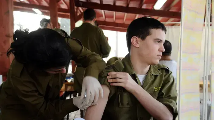 תמונות מהתארגנות המשלחת להאיטי: חיסונים, כלבי יחידת "עוקץ" ורישום תמונות מהתארגנות המשלחת להאיטי: חיסונים, כלבי יחידת "עוקץ" ורישום