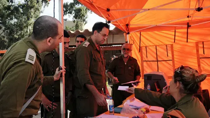 תמונות מהתארגנות המשלחת להאיטי: חיסונים, כלבי יחידת "עוקץ" ורישום תמונות מהתארגנות המשלחת להאיטי: חיסונים, כלבי יחידת "עוקץ" ורישום