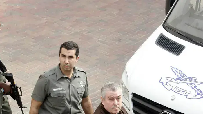 זאב רוזנשטיין מובא להארכת מעצר ינואר 2010 זאב רוזנשטיין מובא להארכת מעצר ינואר 2010