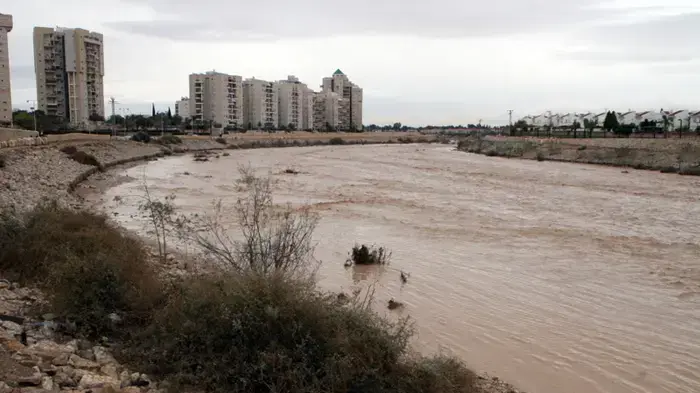 נחל באר שבע עלה על גדותיו ינואר 2010