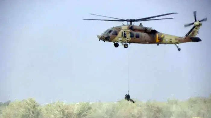 3 מטיילים נסחפו לאחר שרכבם התהפך בנחל חופירה ינואר 2010 3 מטיילים נסחפו לאחר שרכבם התהפך בנחל חופירה ינואר 2010