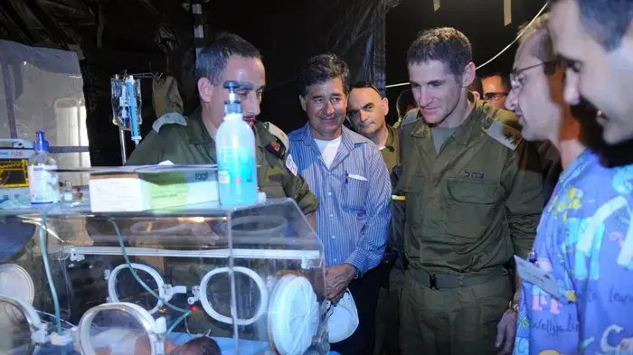 יאיר גולן מבקר בהאיטי