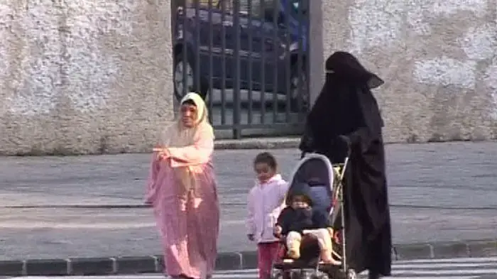 צרפת בדרך לאסור את הבורקה במוסדות ציבוריים