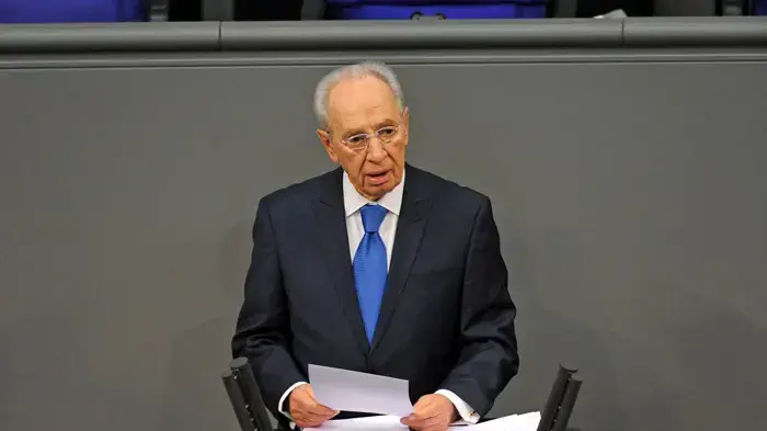 שמעון פרס בבונדסטאג הגרמני בברלין ינואר 2010