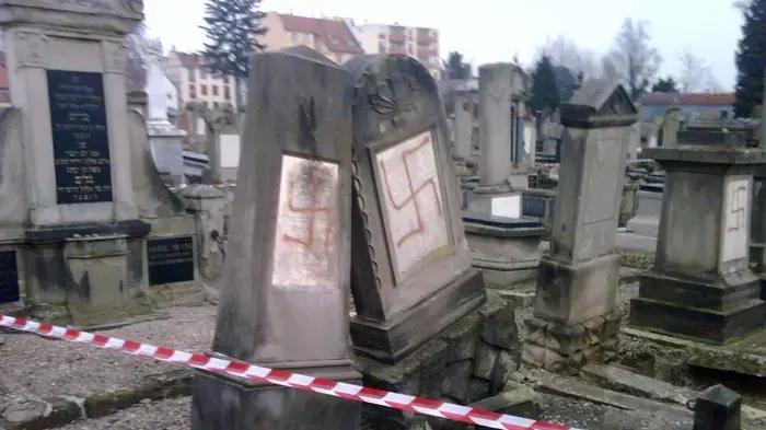 חילול בית העלמין היהודי בשטרסבורגחילול בית העלמין היהודי בשטרסבורג חילול בית העלמין היהודי בשטרסבורגחילול בית העלמין היהודי בשטרסבורג