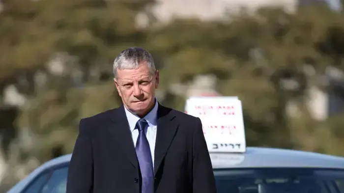 תוכנית חדשה לבוחני נהיגה- בגדים ייצוגיים הכוללים מקטורן ועניבה ינואר 2010 תוכנית חדשה לבוחני נהיגה- בגדים ייצוגיים הכוללים מקטורן ועניבה ינואר 2010
