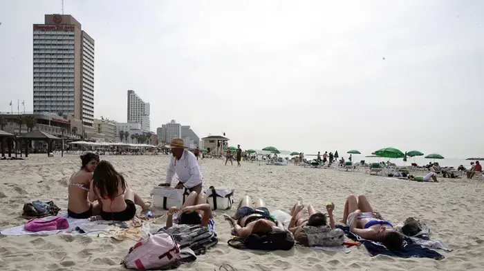 חוף הים בתל אביב פברואר 2010