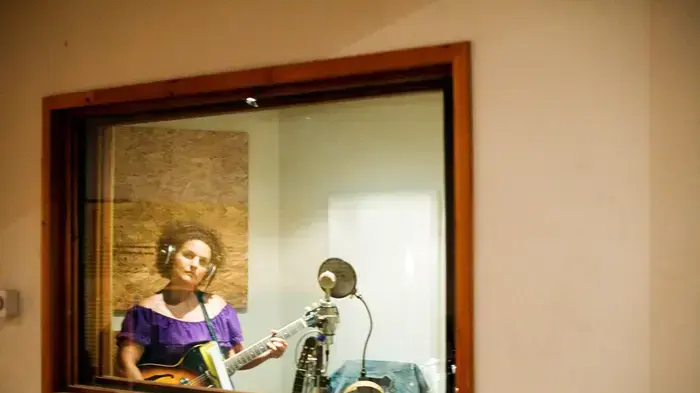 קרולינה באולפן ההקלטות