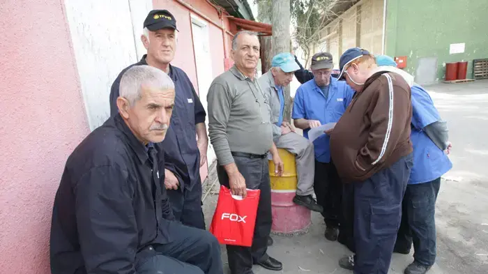 100 עובדי מפעל "מילוז" שמצפון לנהריה התבצרו במפעל במחאה על פיטורי 34 פועלים- פברואר 2010 