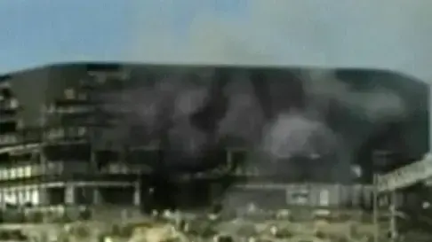 מטוס קל התרסק לתוך בניין משרדים