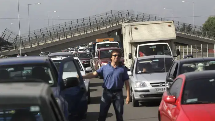 גשר התמוטט בכביש , רעידת אדמה בצ'ילה פברואר 2010