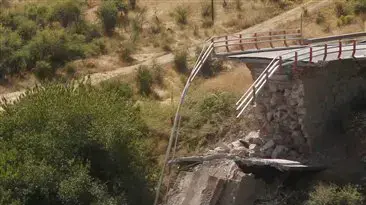 גשר התמוטט בעקבות הרעש, רעידת אדמה בצ'ילה פברואר 2010