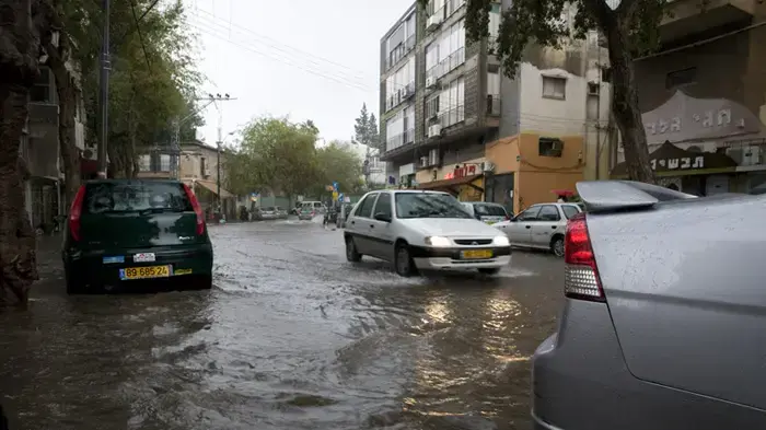 גשם ברחובות גבעתיים פברואר 2010             